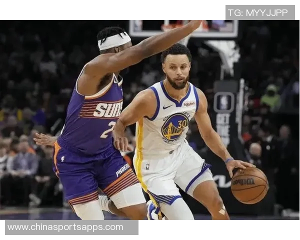 快船与勇士上半场激战小卡表现出色库里紧追不舍比分胶着仅差4分