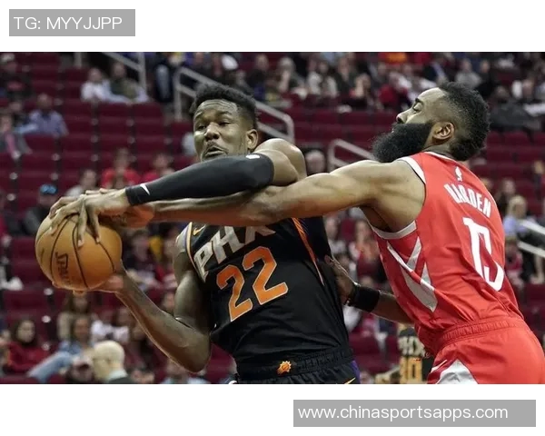 键盘侠谢泼德的表现让乌度卡无奈卡佩拉传授艾顿中锋技巧的精彩瞬间 键盘侠谢泼德的表现让乌度卡无奈卡佩拉传授艾顿中锋技巧的精彩瞬间